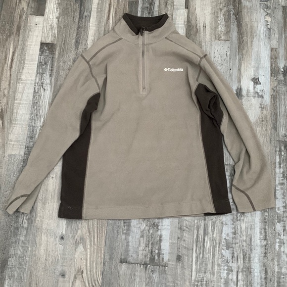 Columbia half zip. No size shown on sweater. - Picture 1 of 3